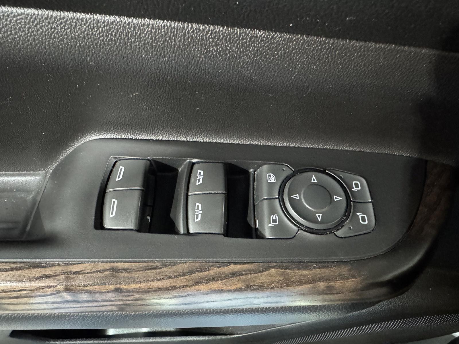 Vehicle photo 18