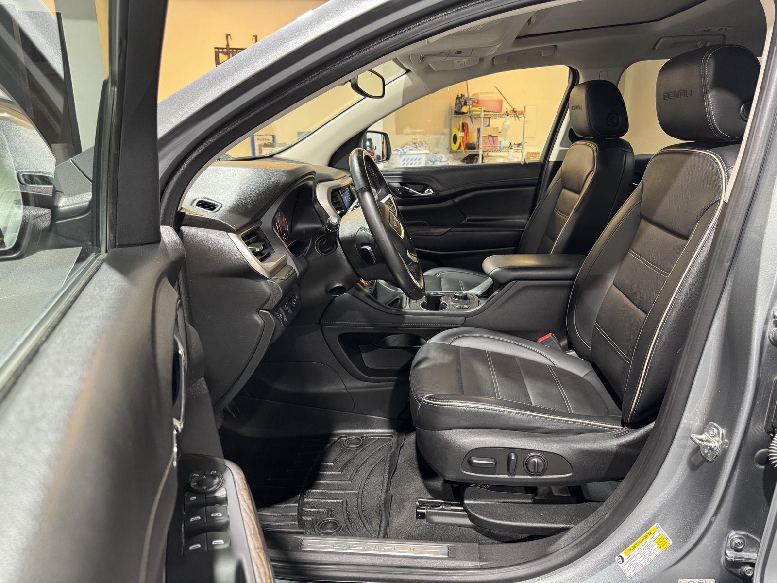 Vehicle photo 19