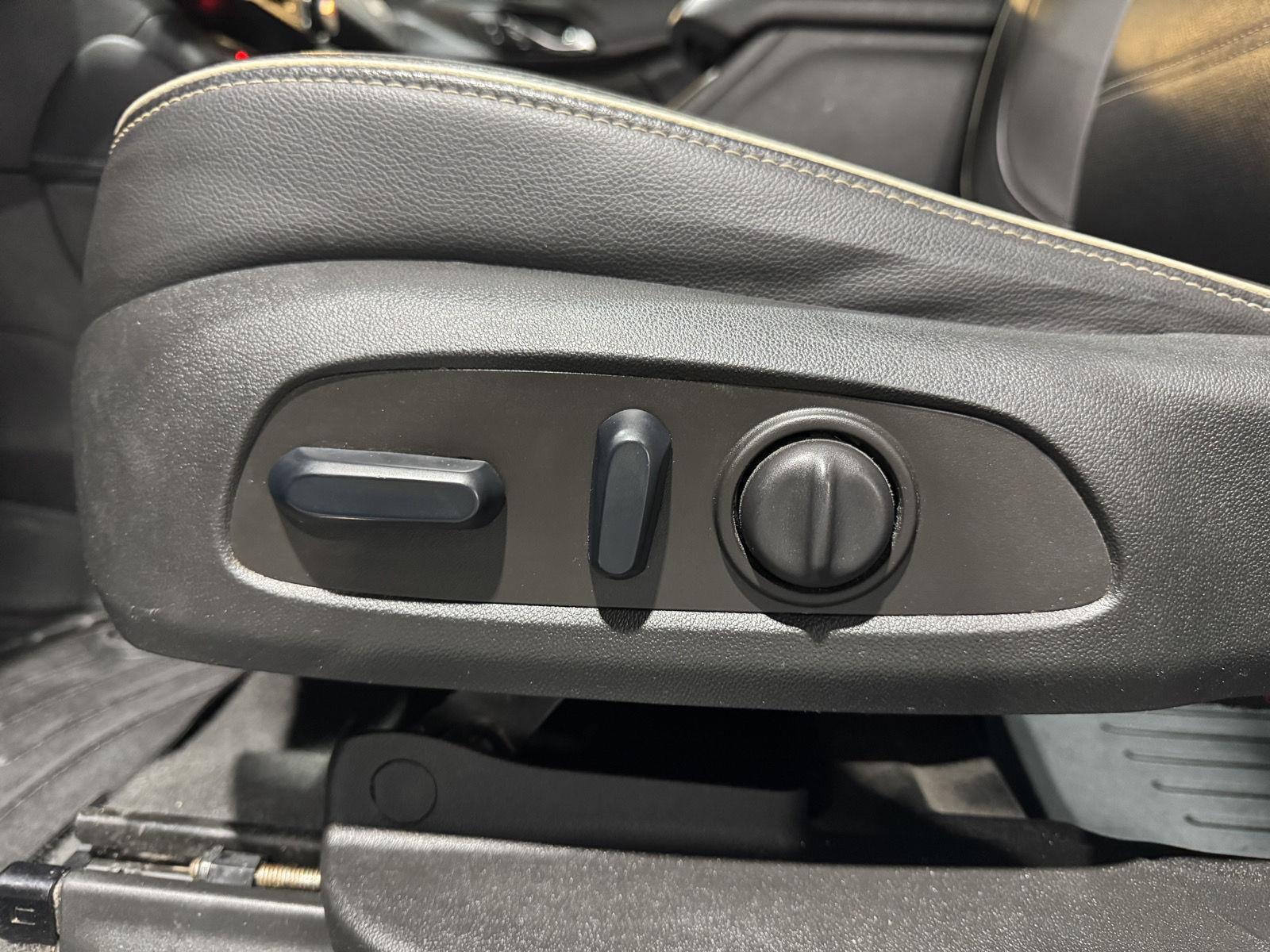 Vehicle photo 21