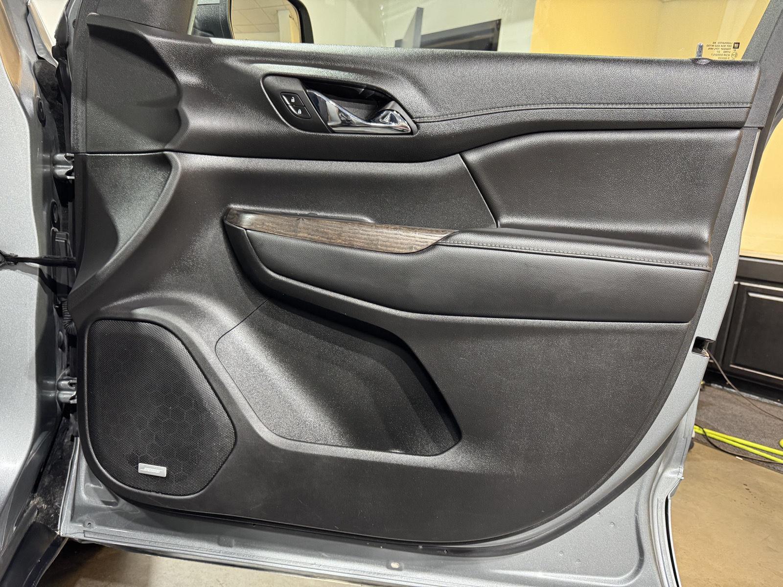Vehicle photo 24
