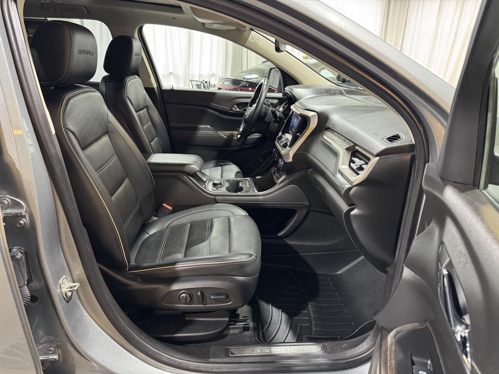 Vehicle photo 25