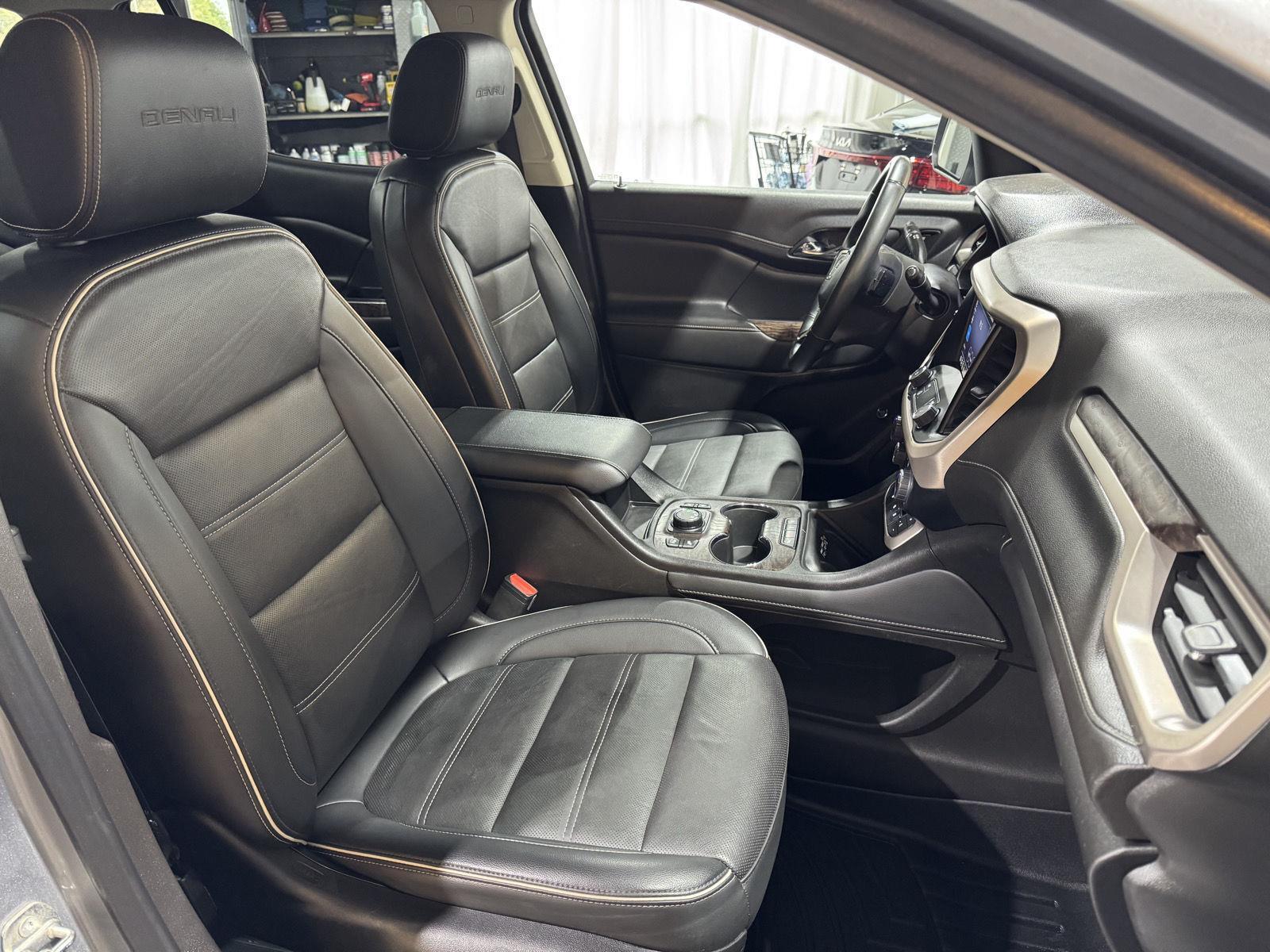 Vehicle photo 26