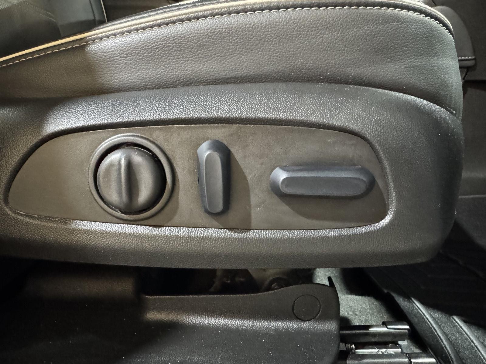 Vehicle photo 27