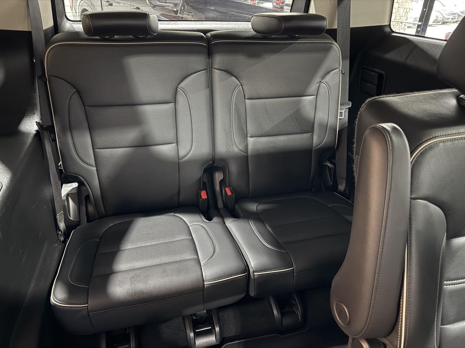 Vehicle photo 30
