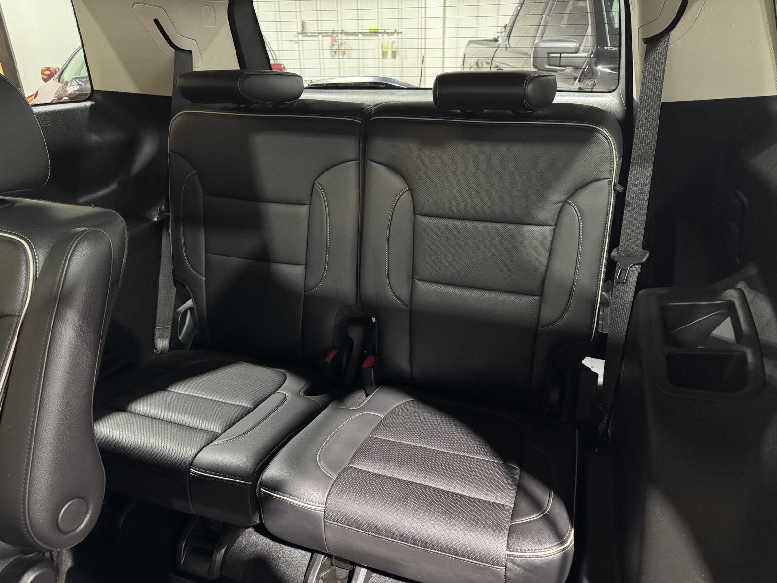 Vehicle photo 34