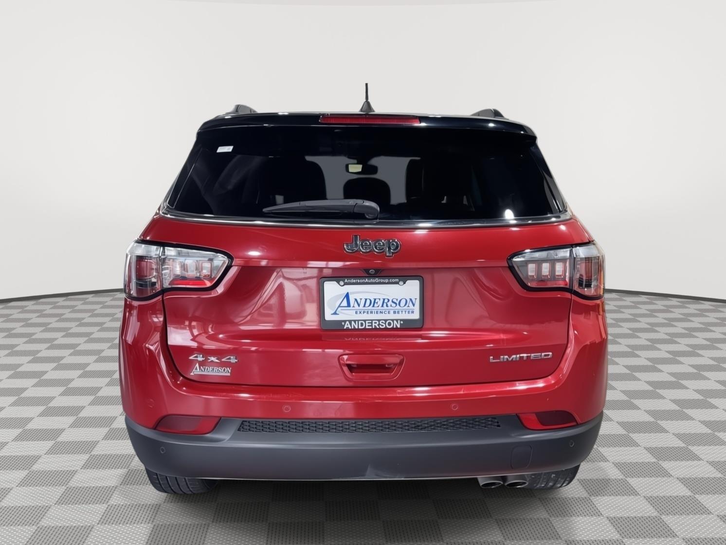 Vehicle photo 9
