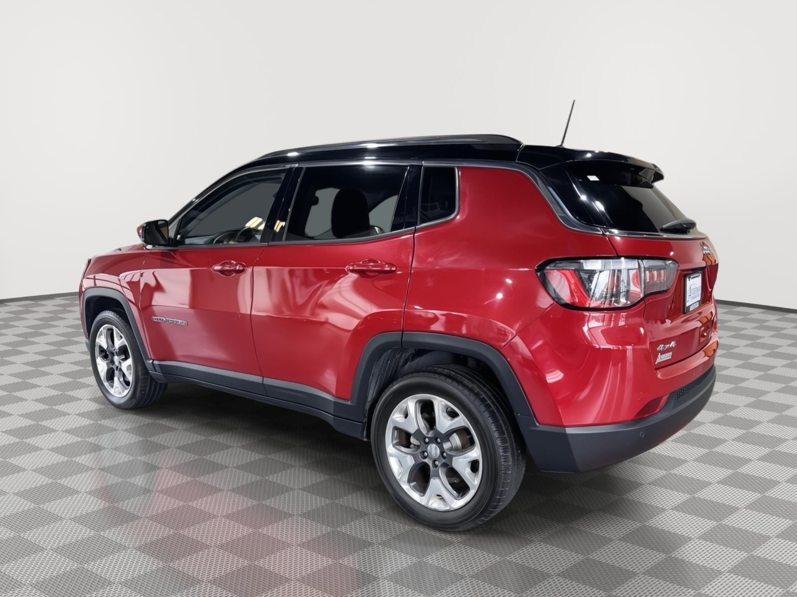 Vehicle photo 10
