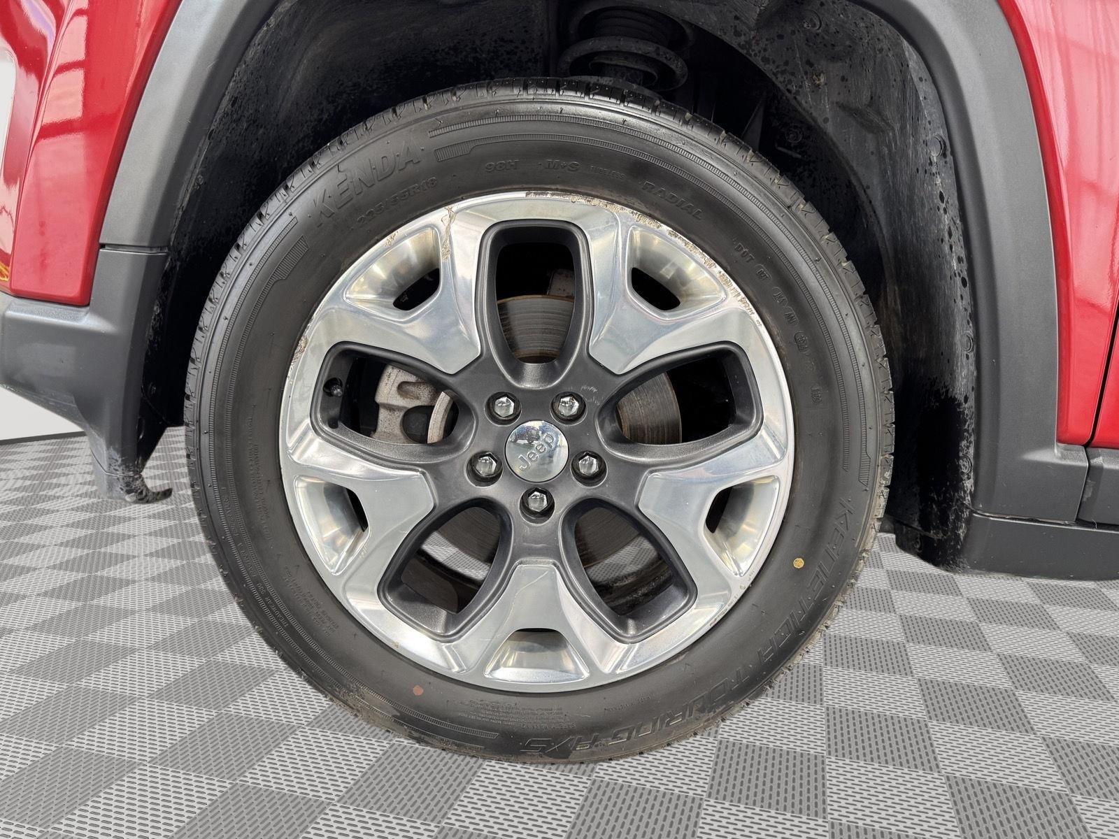 Vehicle photo 11