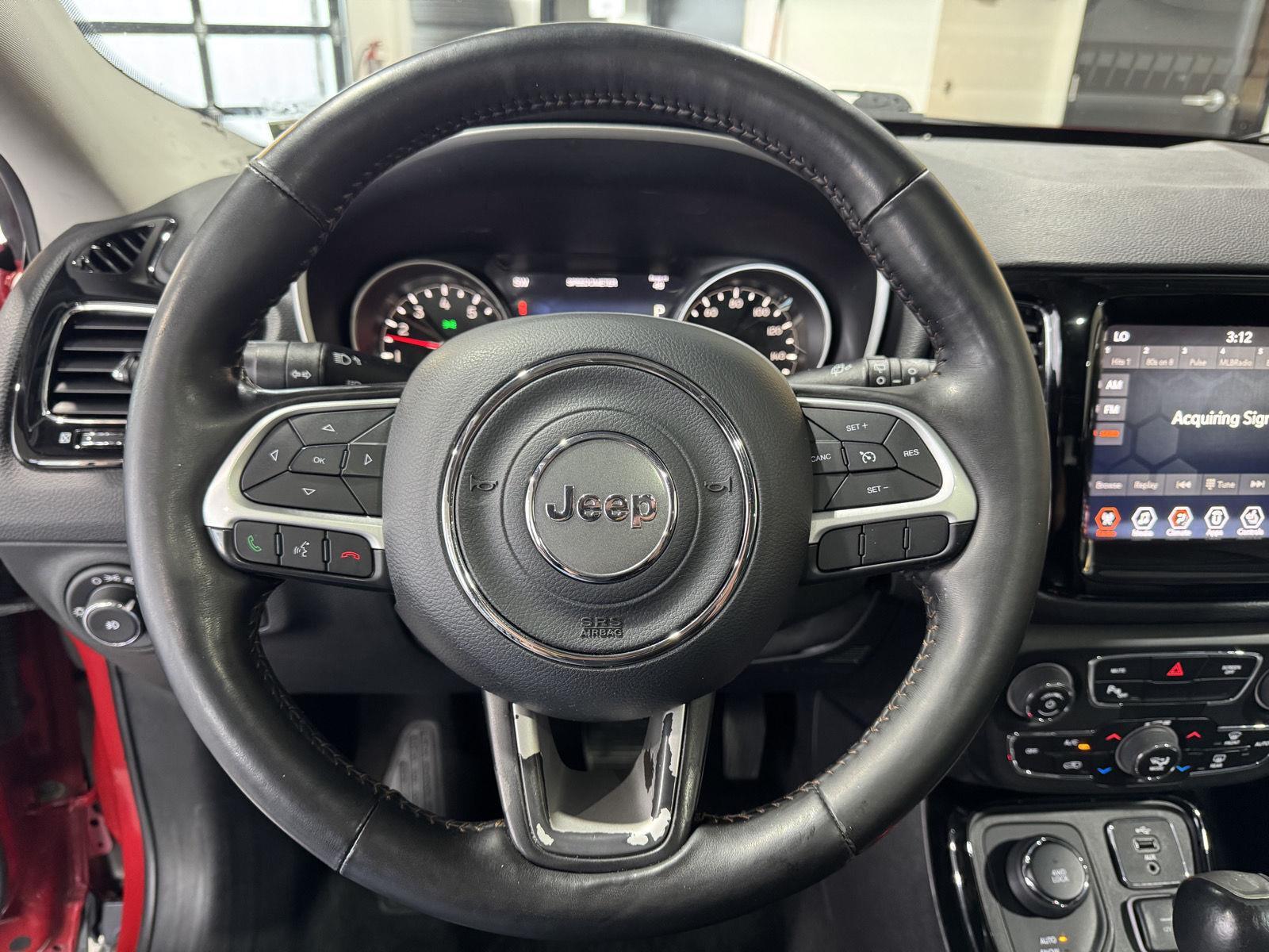 Vehicle photo 12