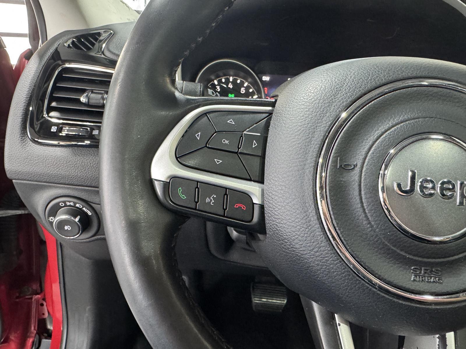 Vehicle photo 14