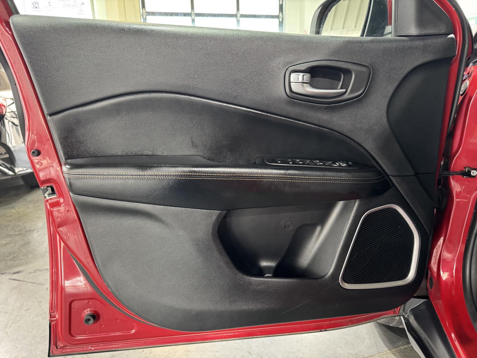 Vehicle photo 16