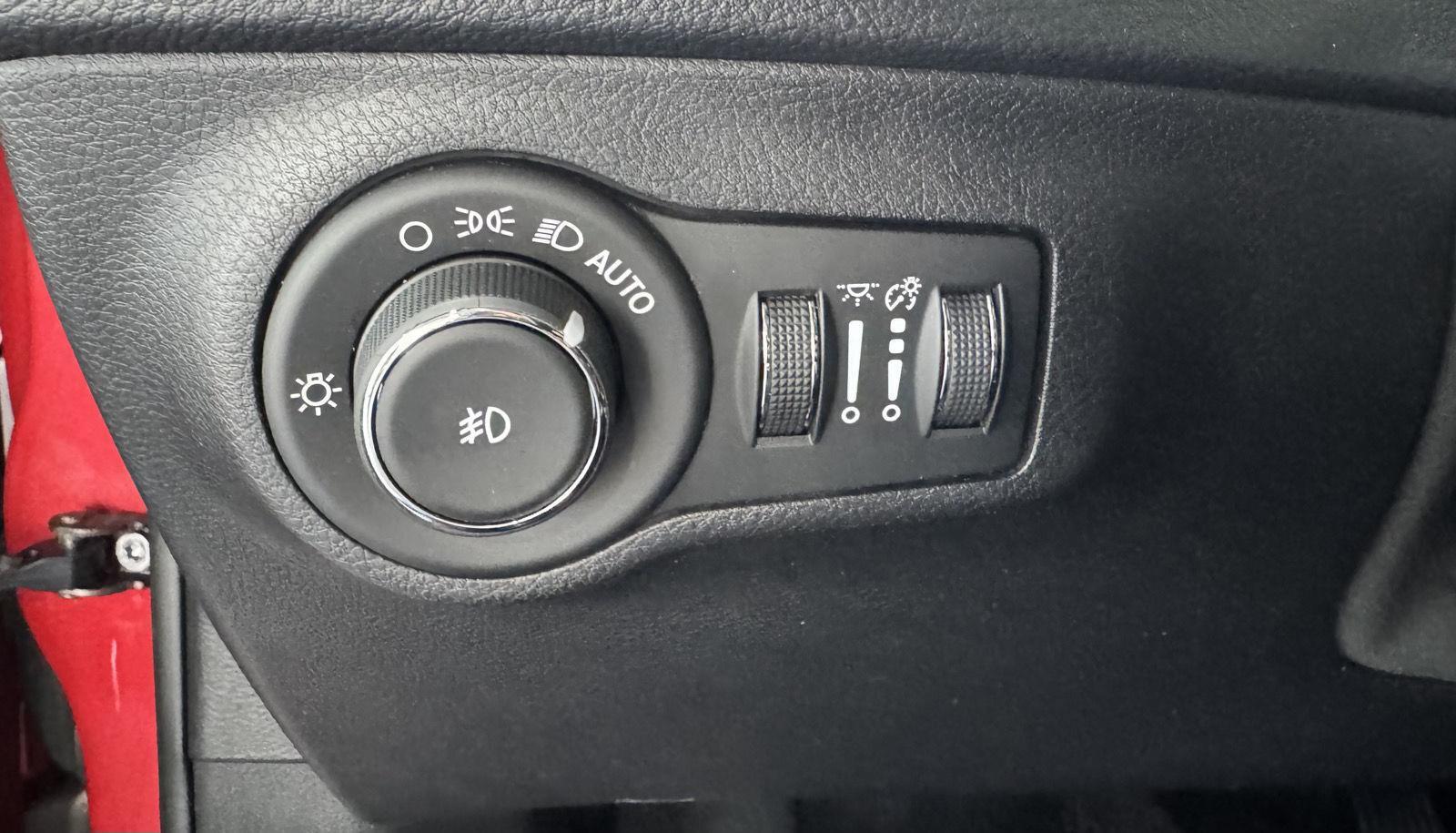 Vehicle photo 18