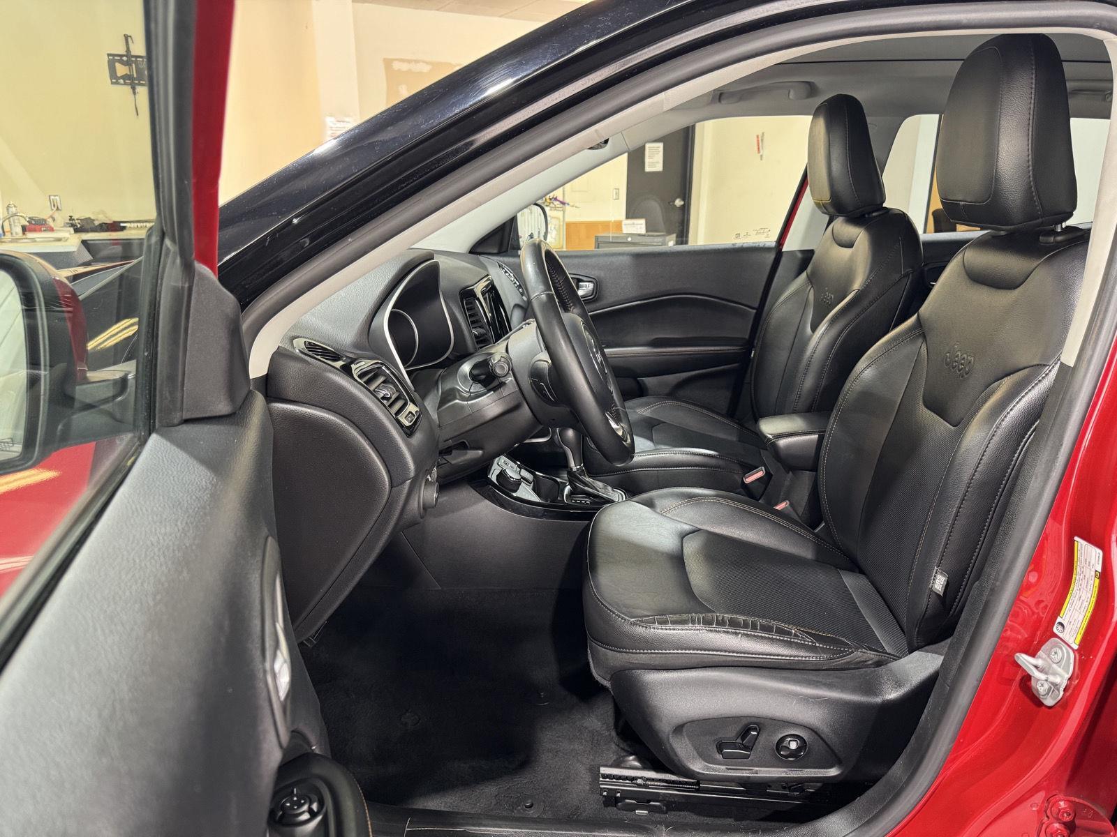 Vehicle photo 19