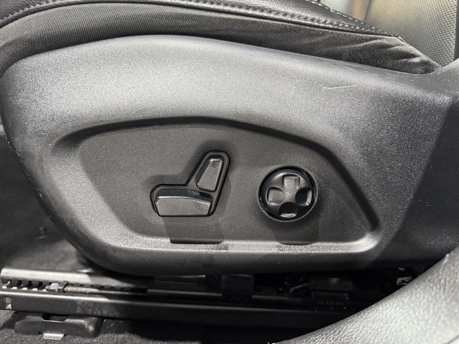 Vehicle photo 21