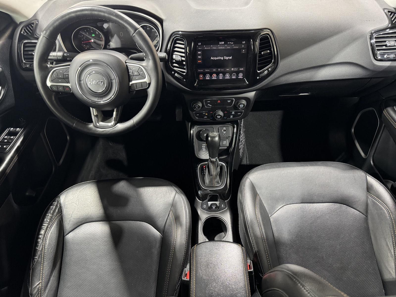 Vehicle photo 22