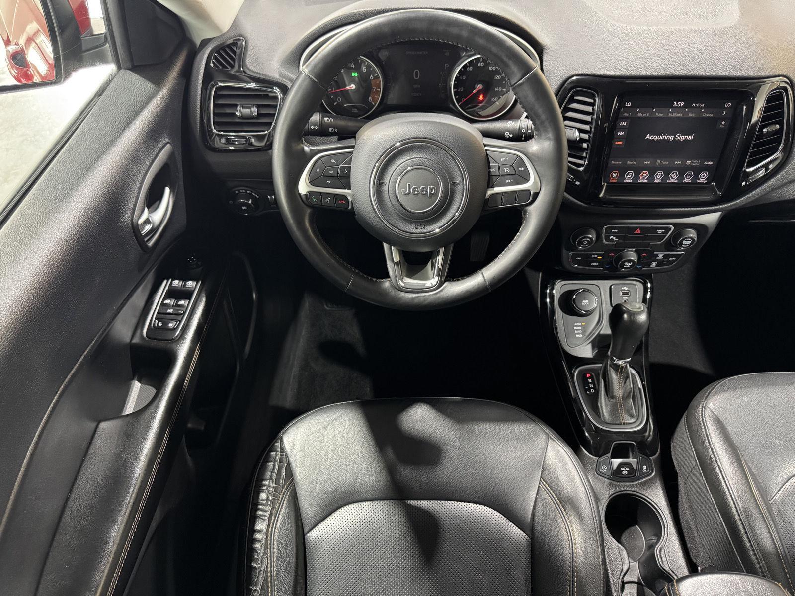 Vehicle photo 23
