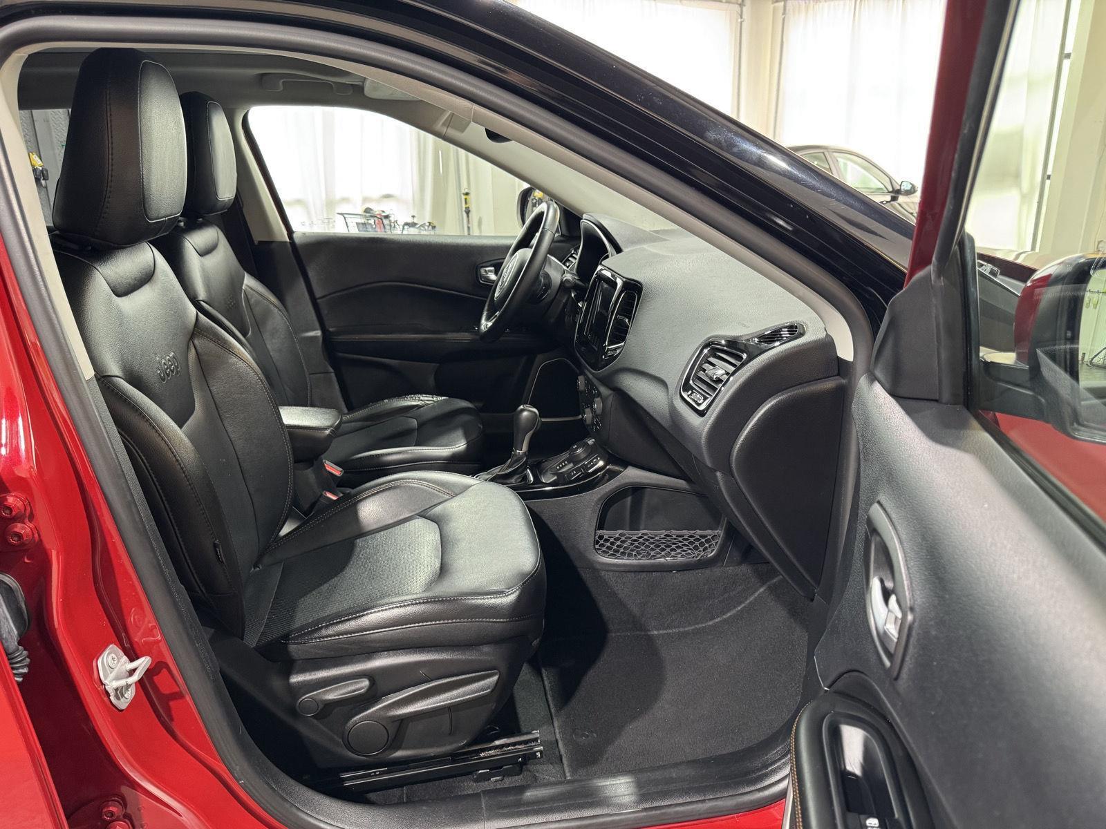 Vehicle photo 25