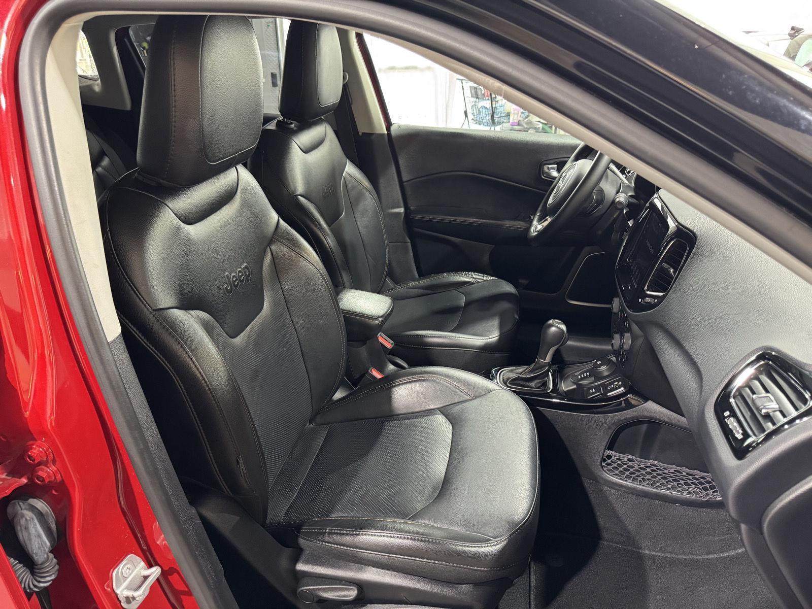 Vehicle photo 26
