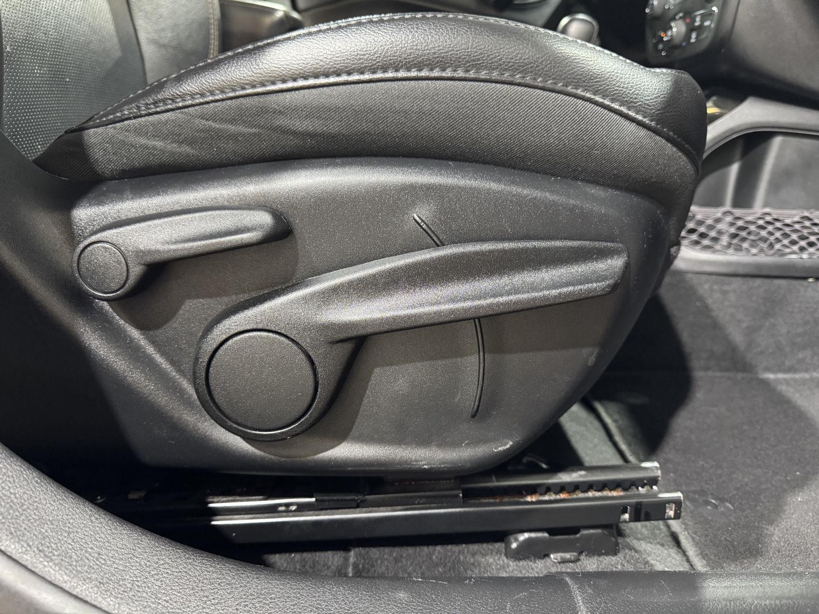 Vehicle photo 27