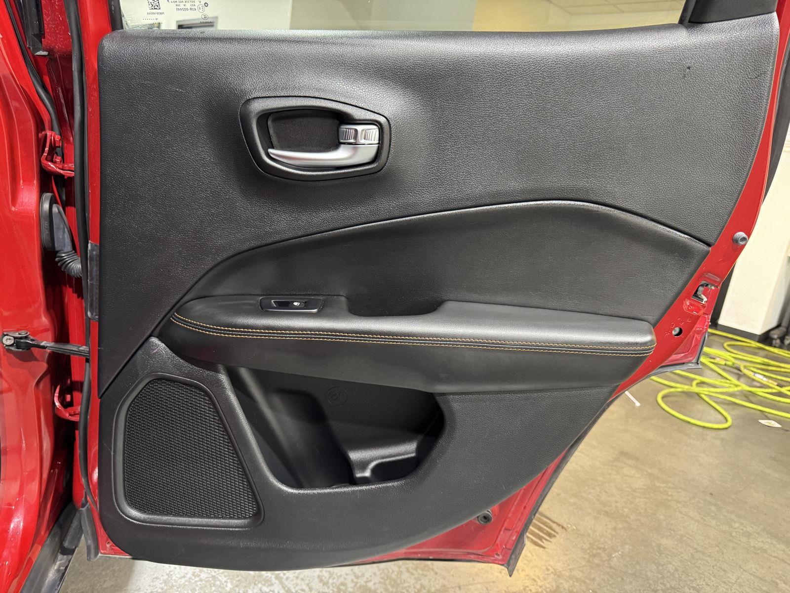 Vehicle photo 28
