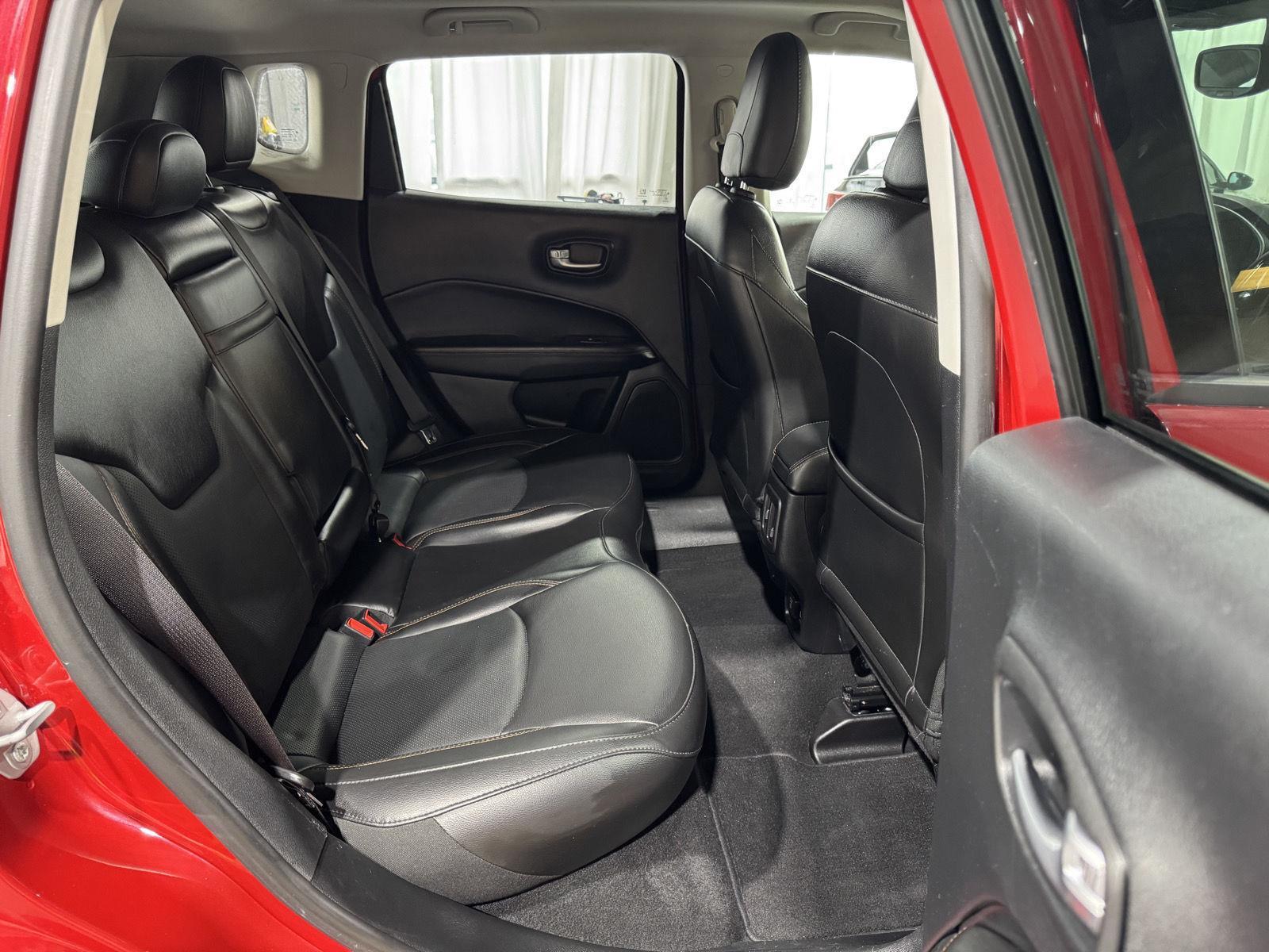 Vehicle photo 29