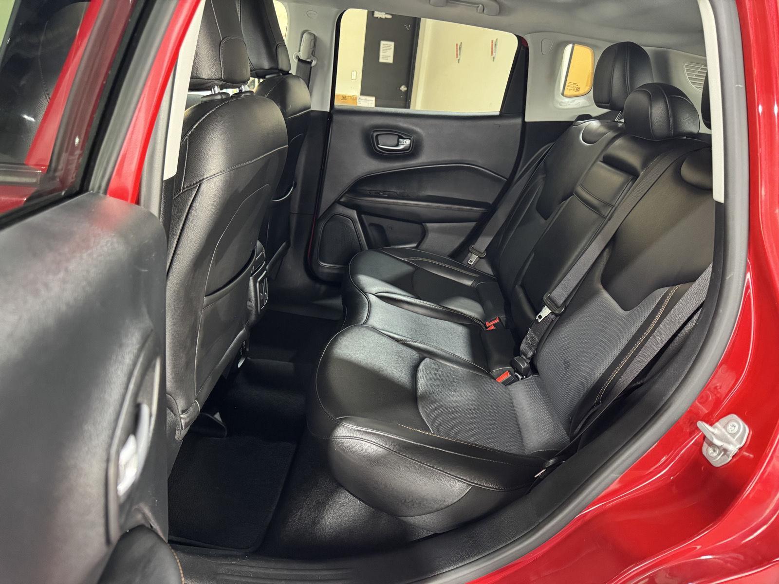 Vehicle photo 31