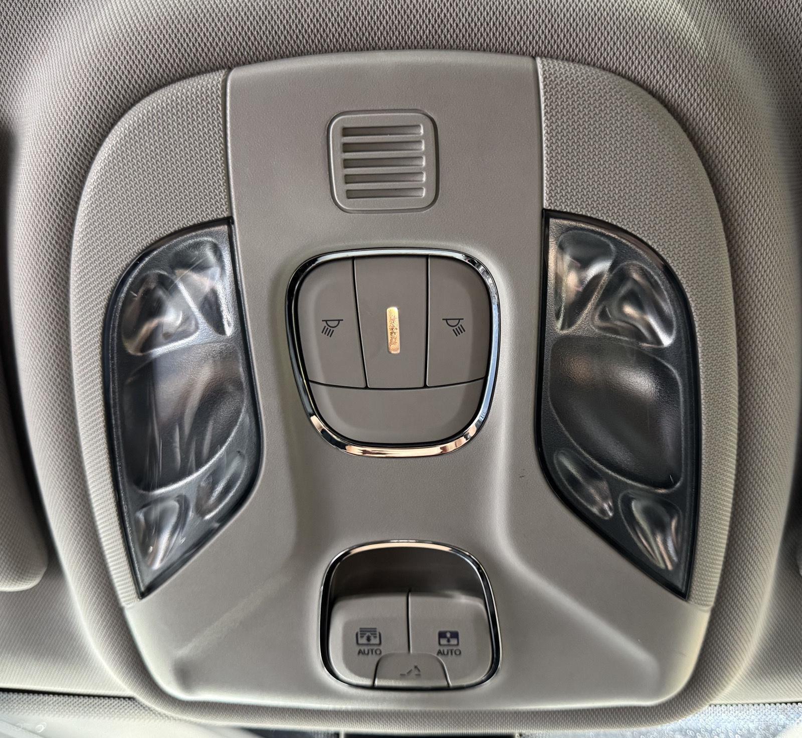 Vehicle photo 32
