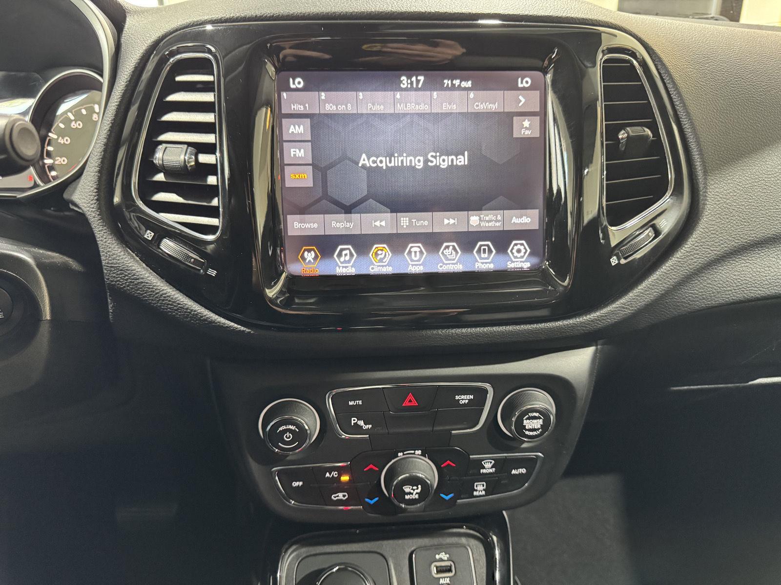 Vehicle photo 34