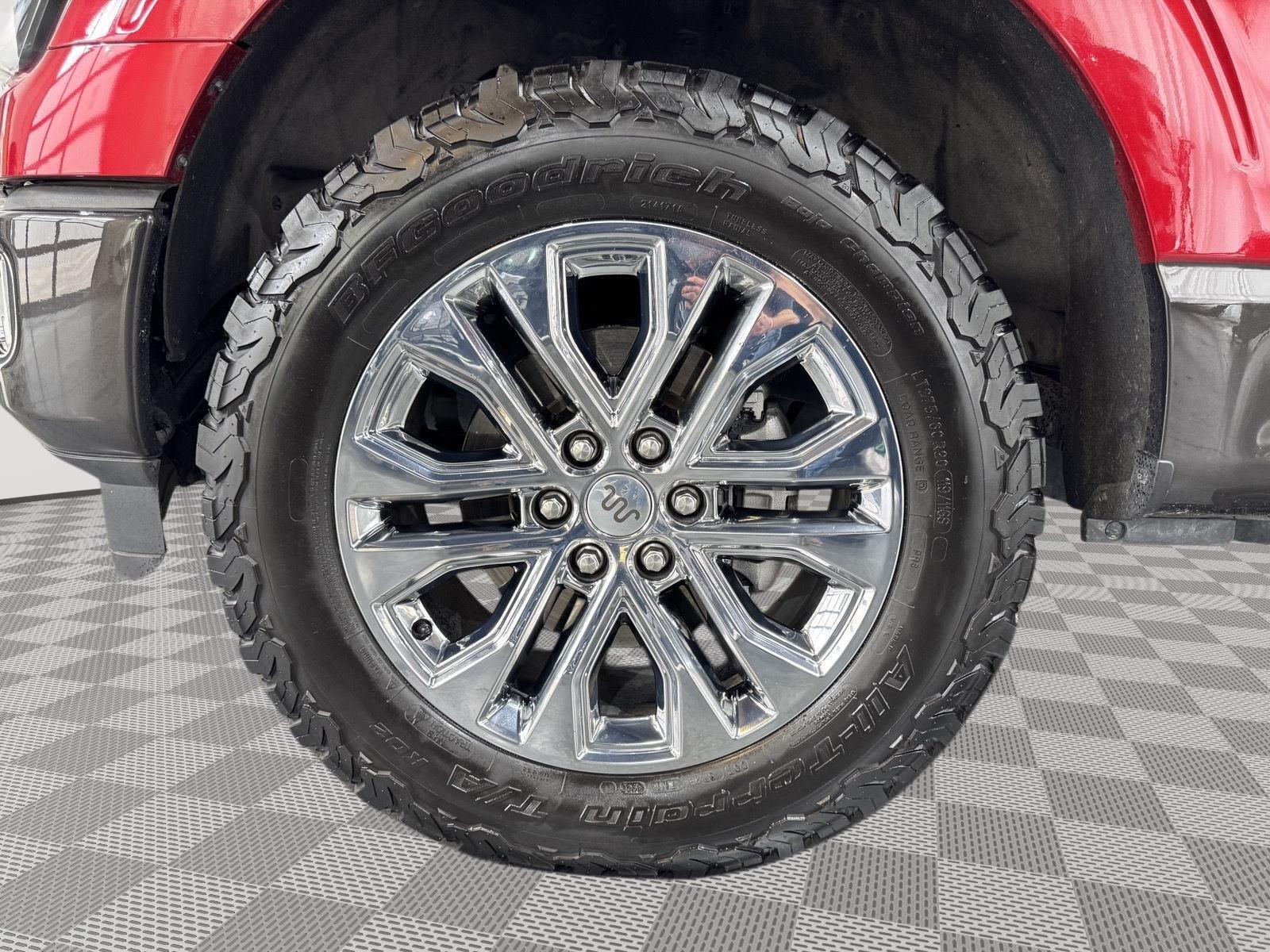 Vehicle photo 11