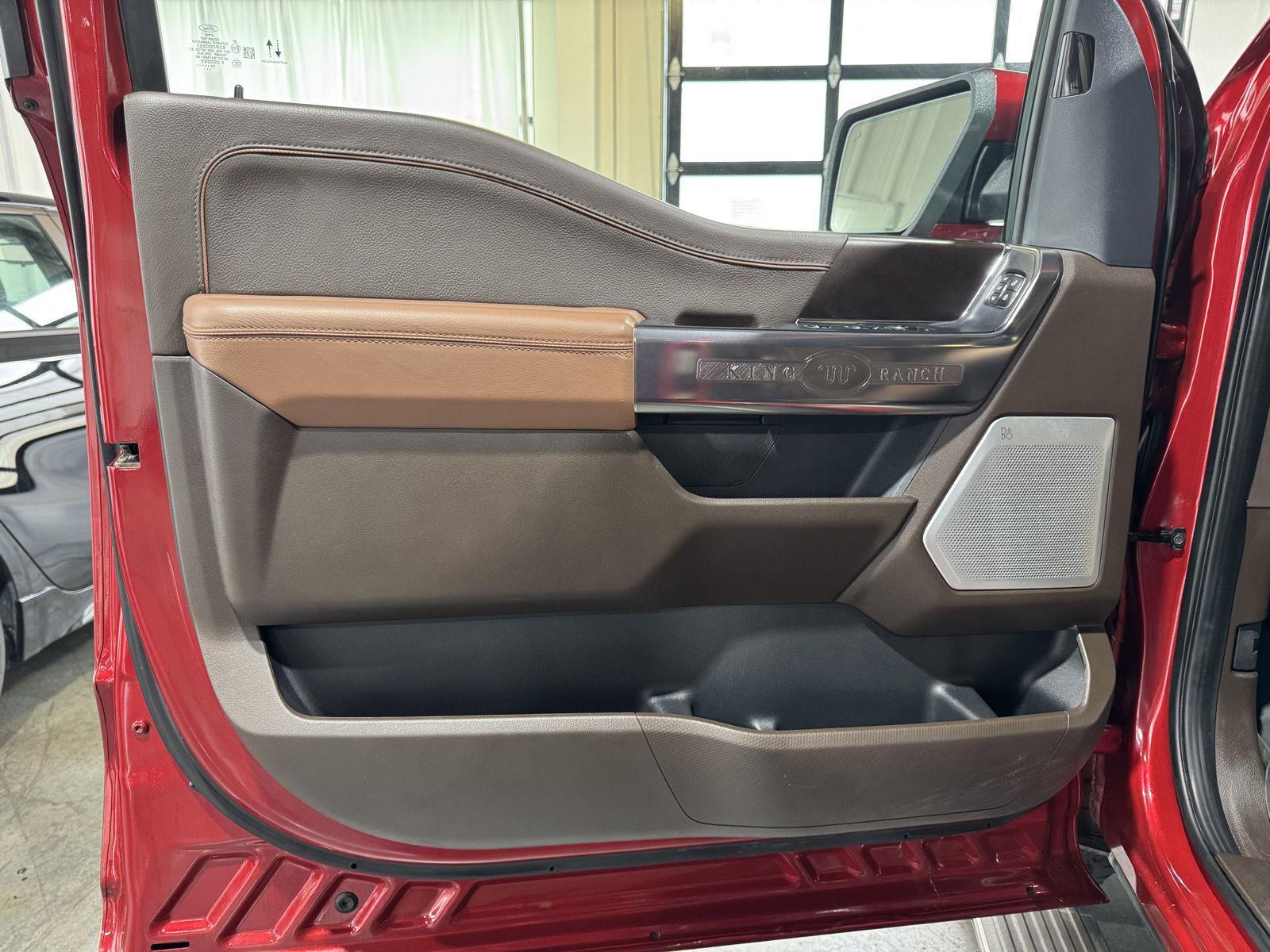 Vehicle photo 17