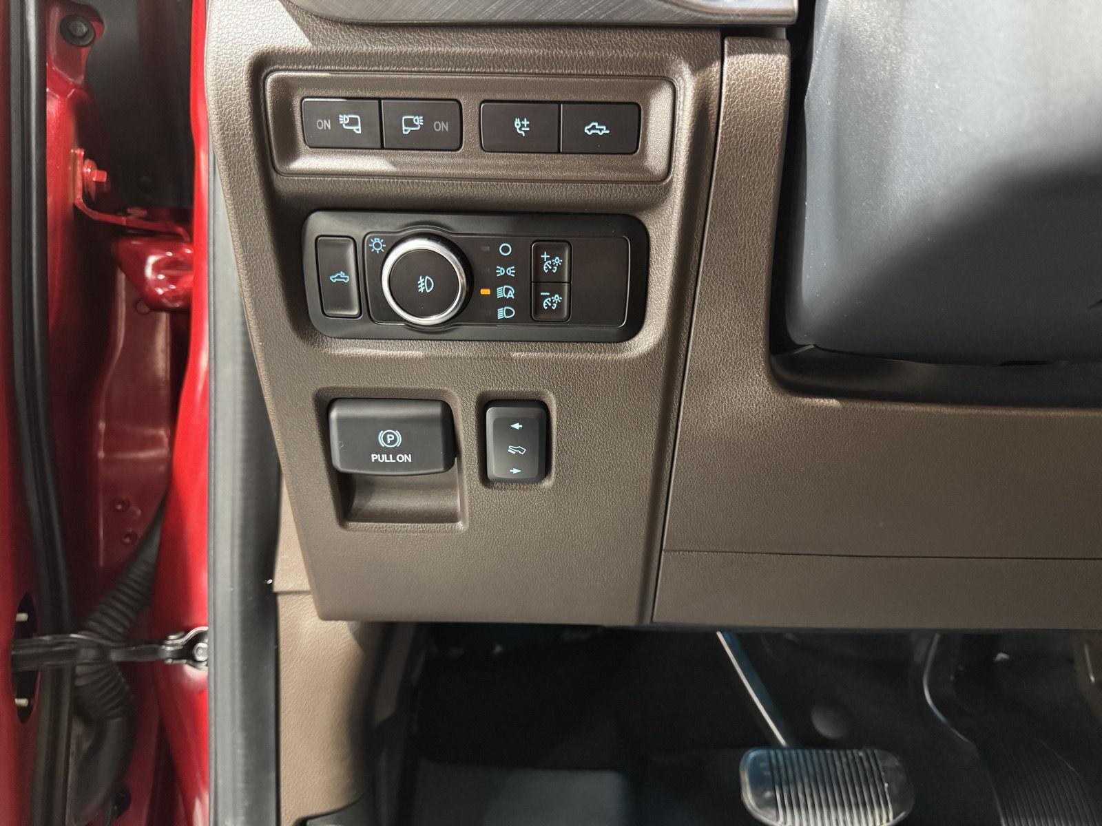 Vehicle photo 19