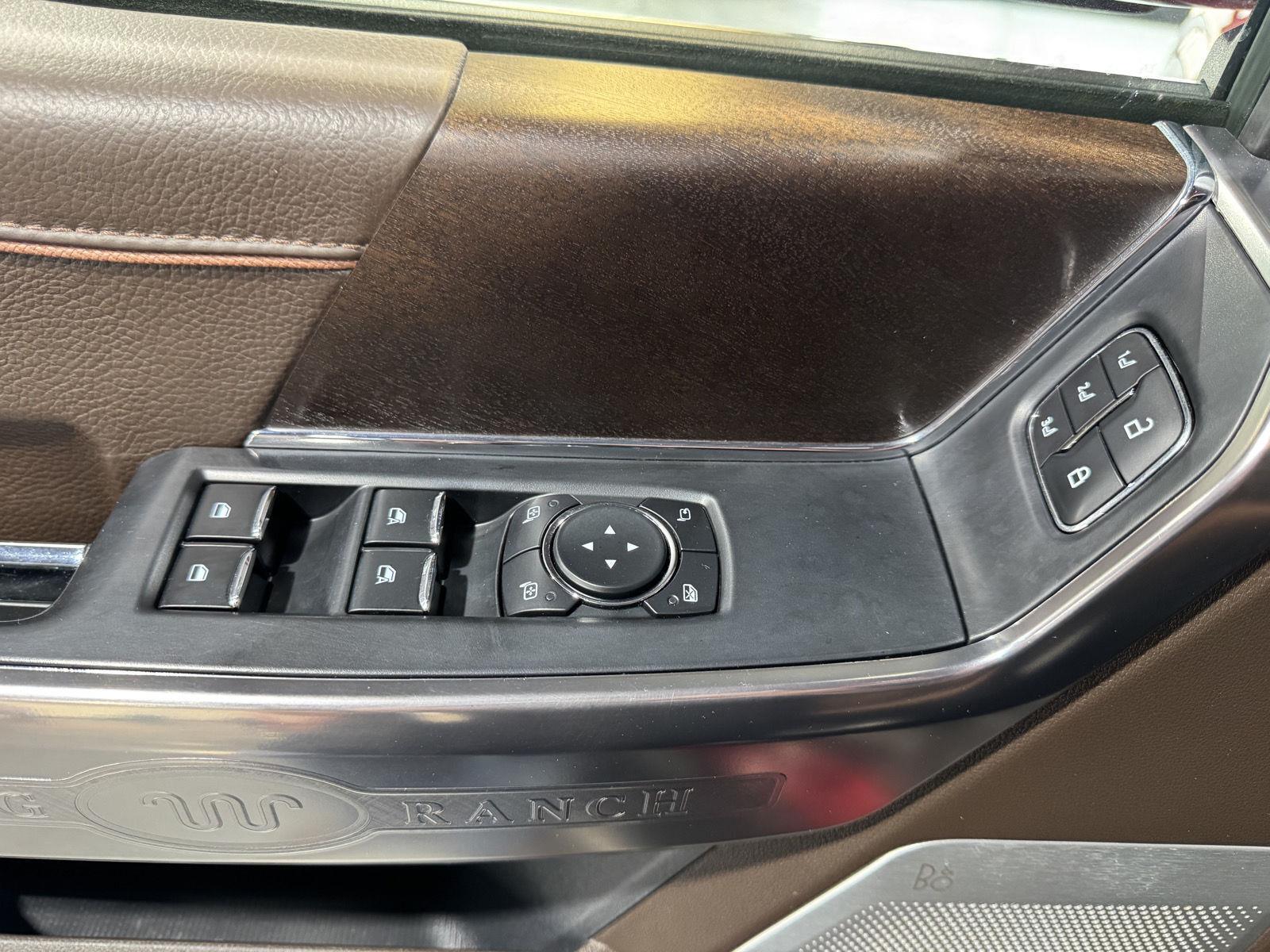 Vehicle photo 18