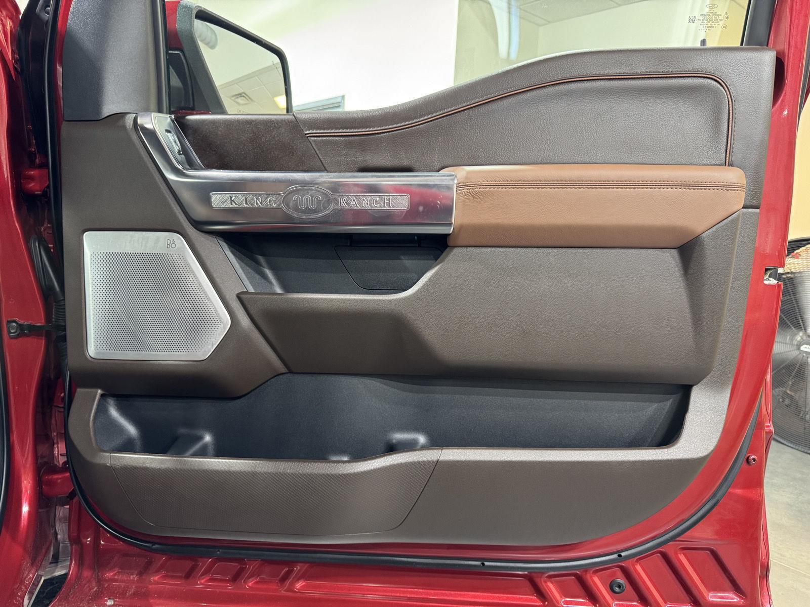 Vehicle photo 25