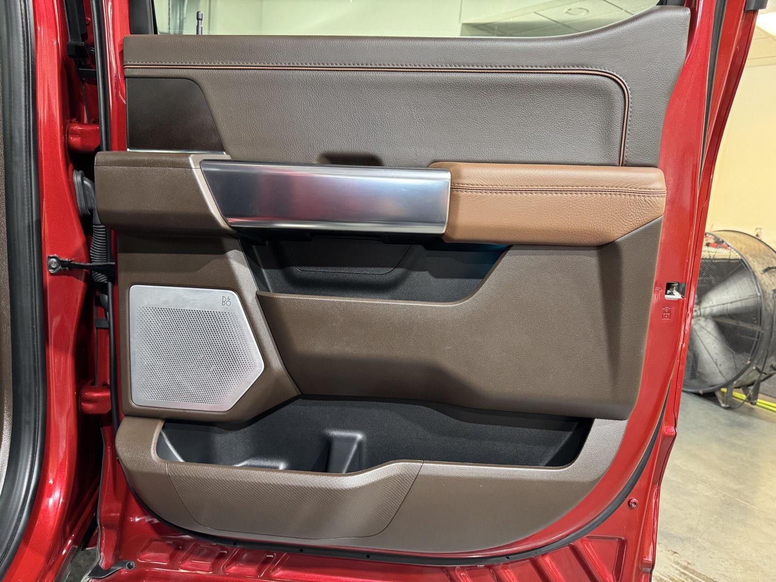 Vehicle photo 29
