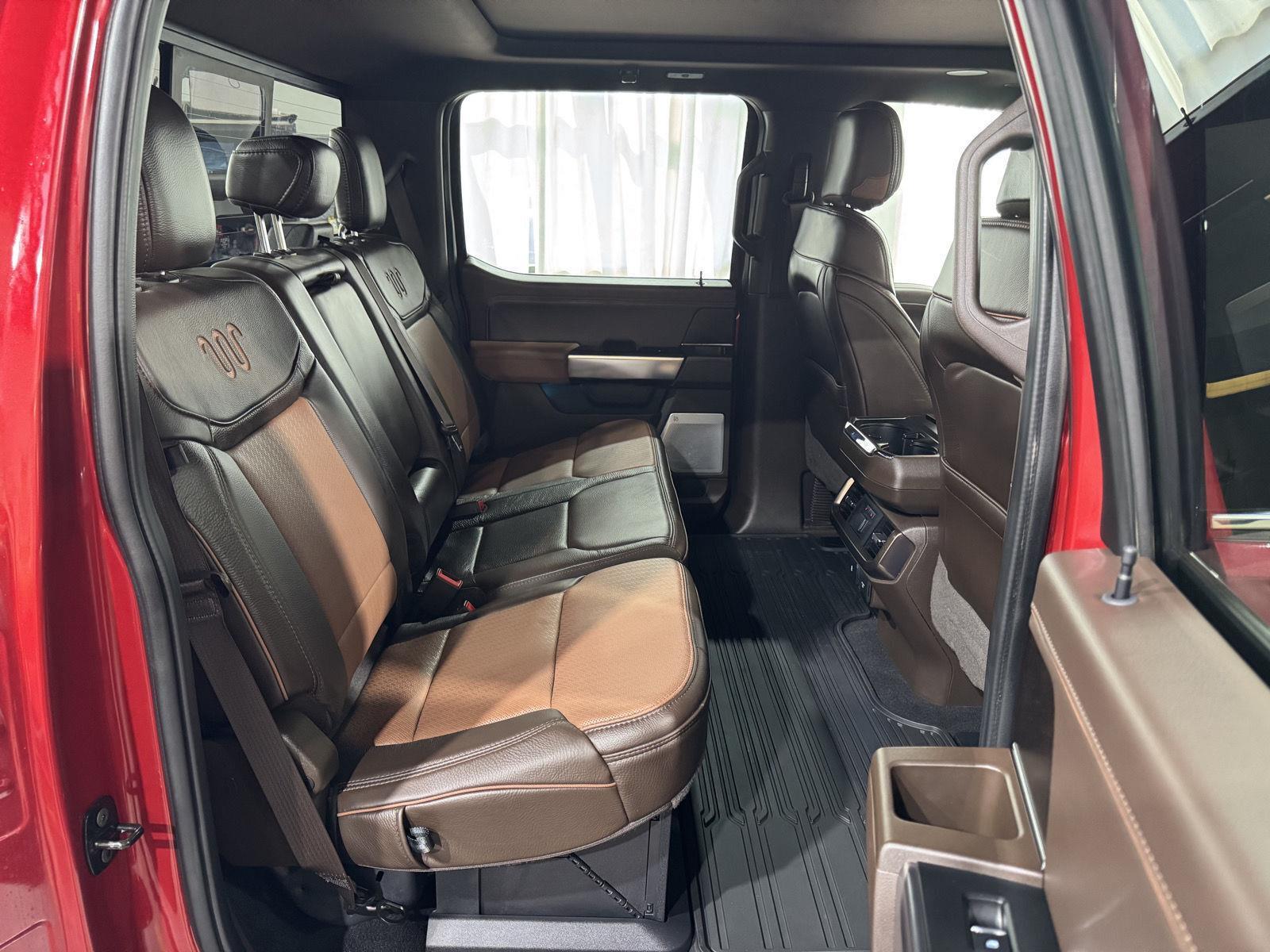 Vehicle photo 30