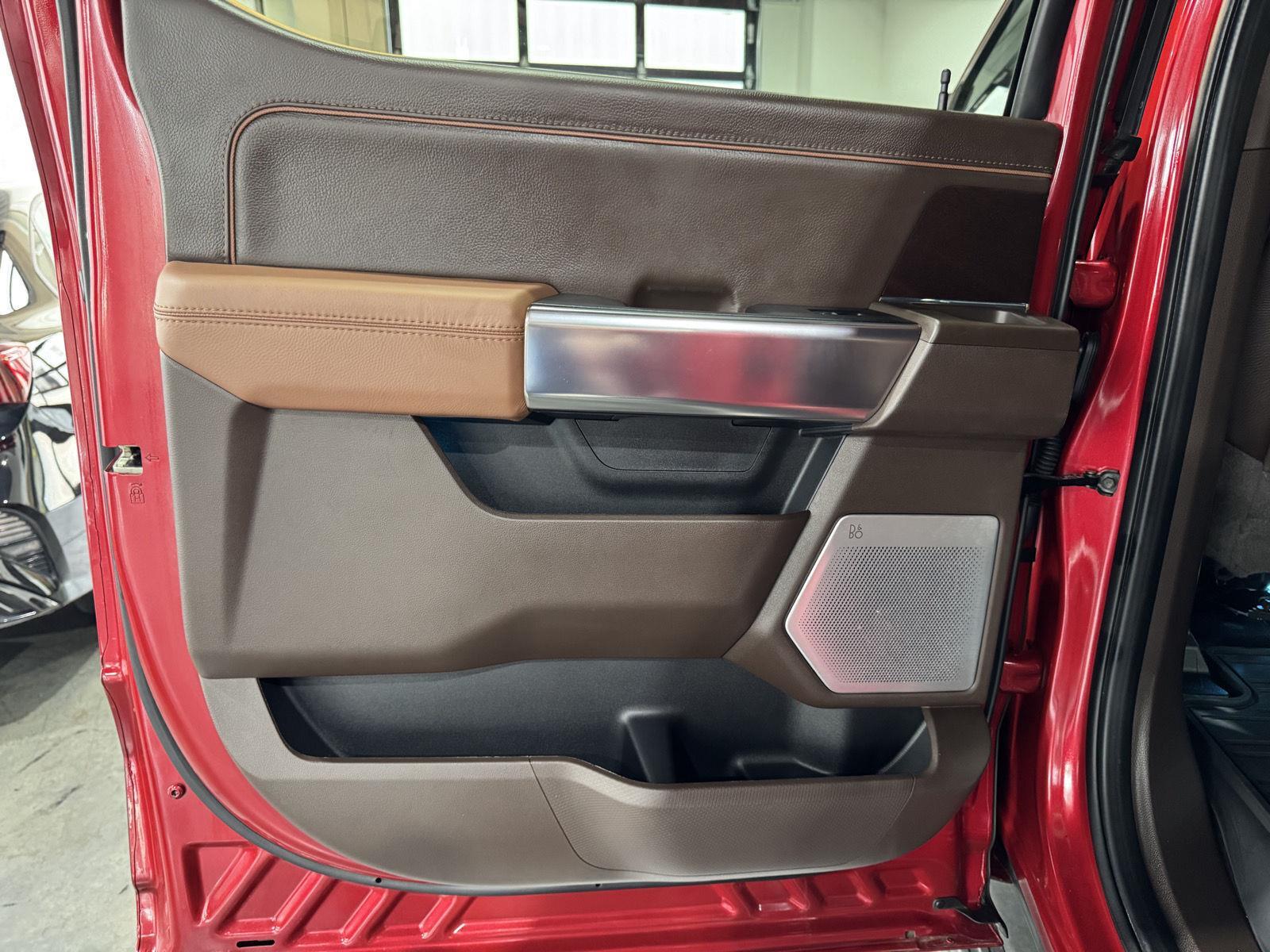 Vehicle photo 31