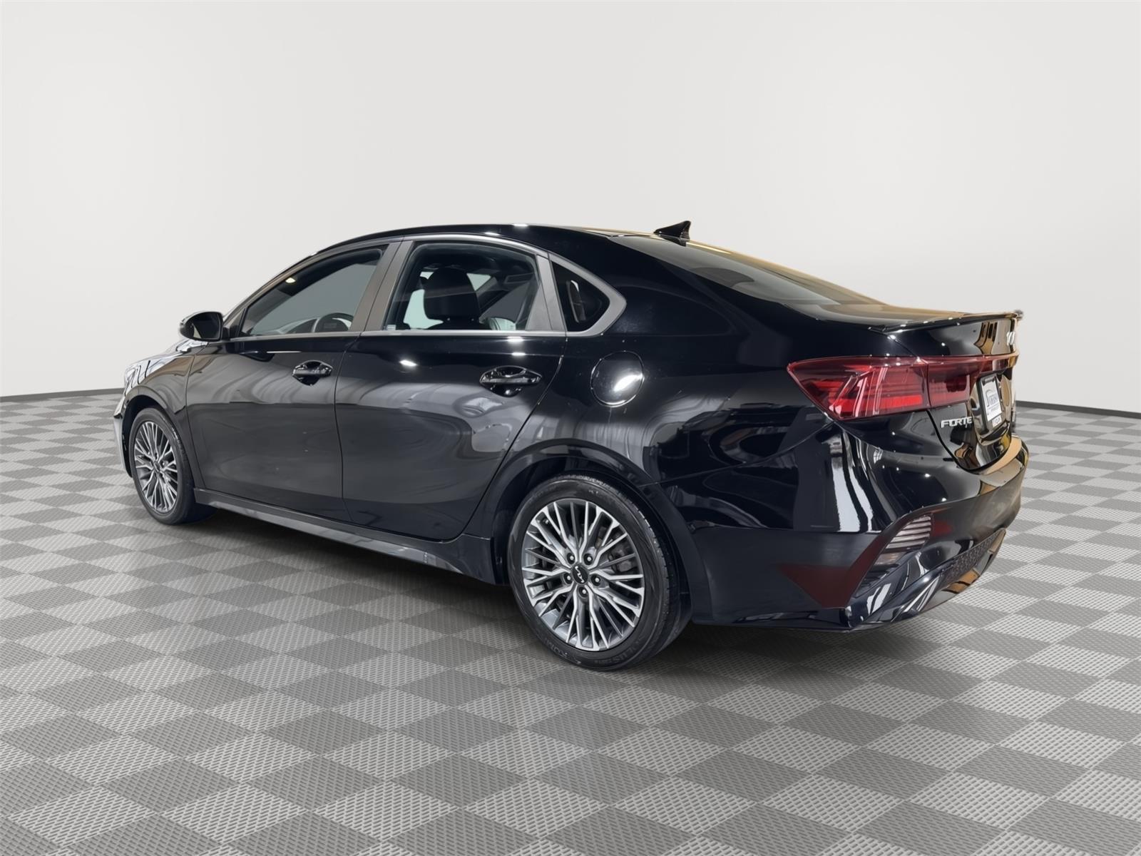 Vehicle photo 10