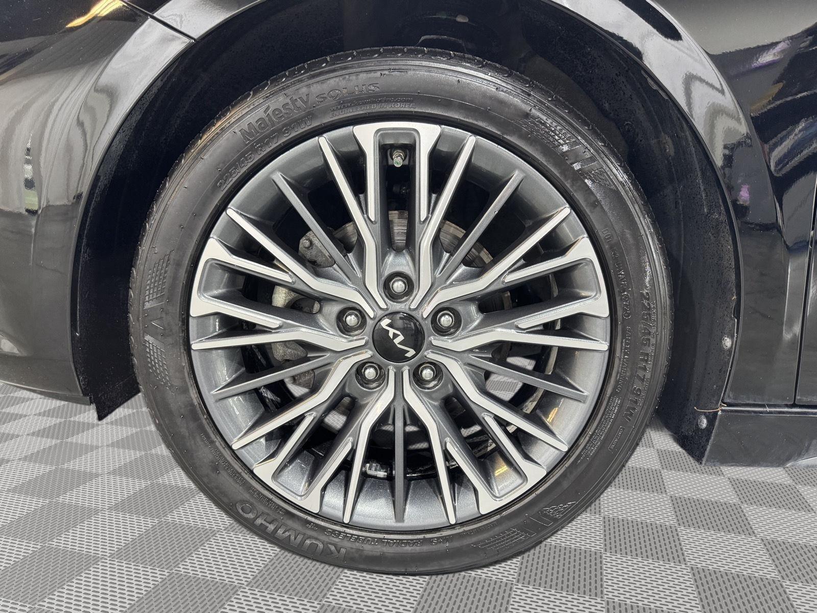 Vehicle photo 11