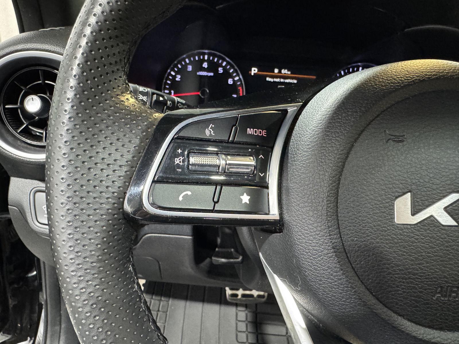 Vehicle photo 15