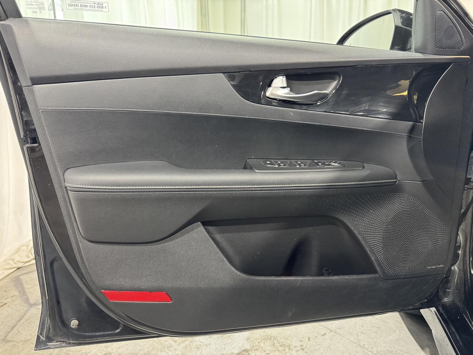 Vehicle photo 17