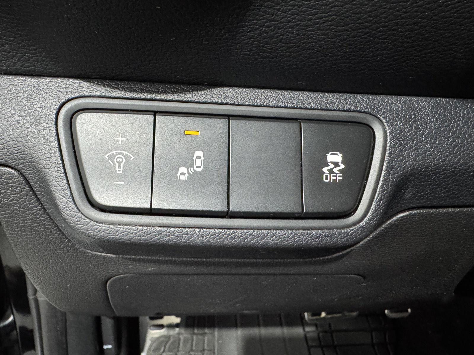 Vehicle photo 19