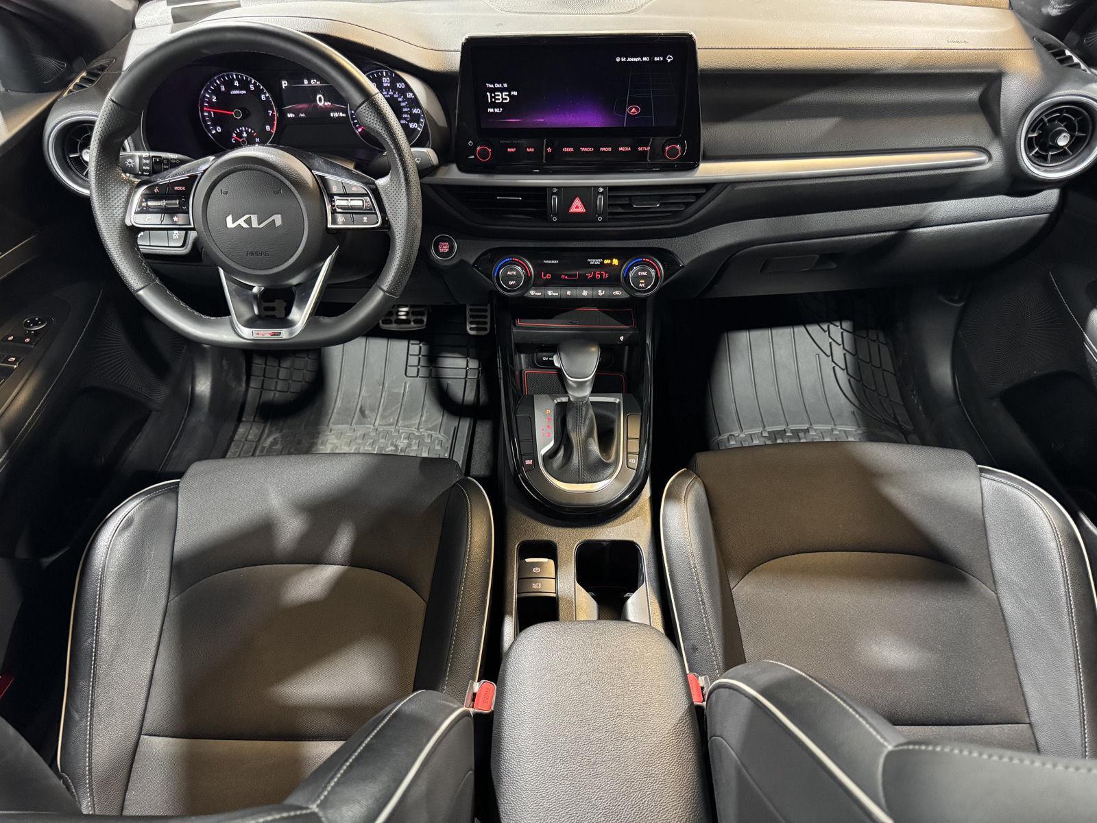 Vehicle photo 23