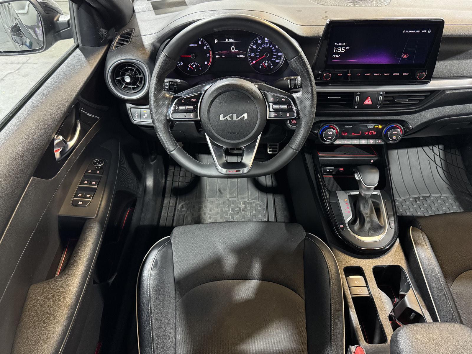 Vehicle photo 24