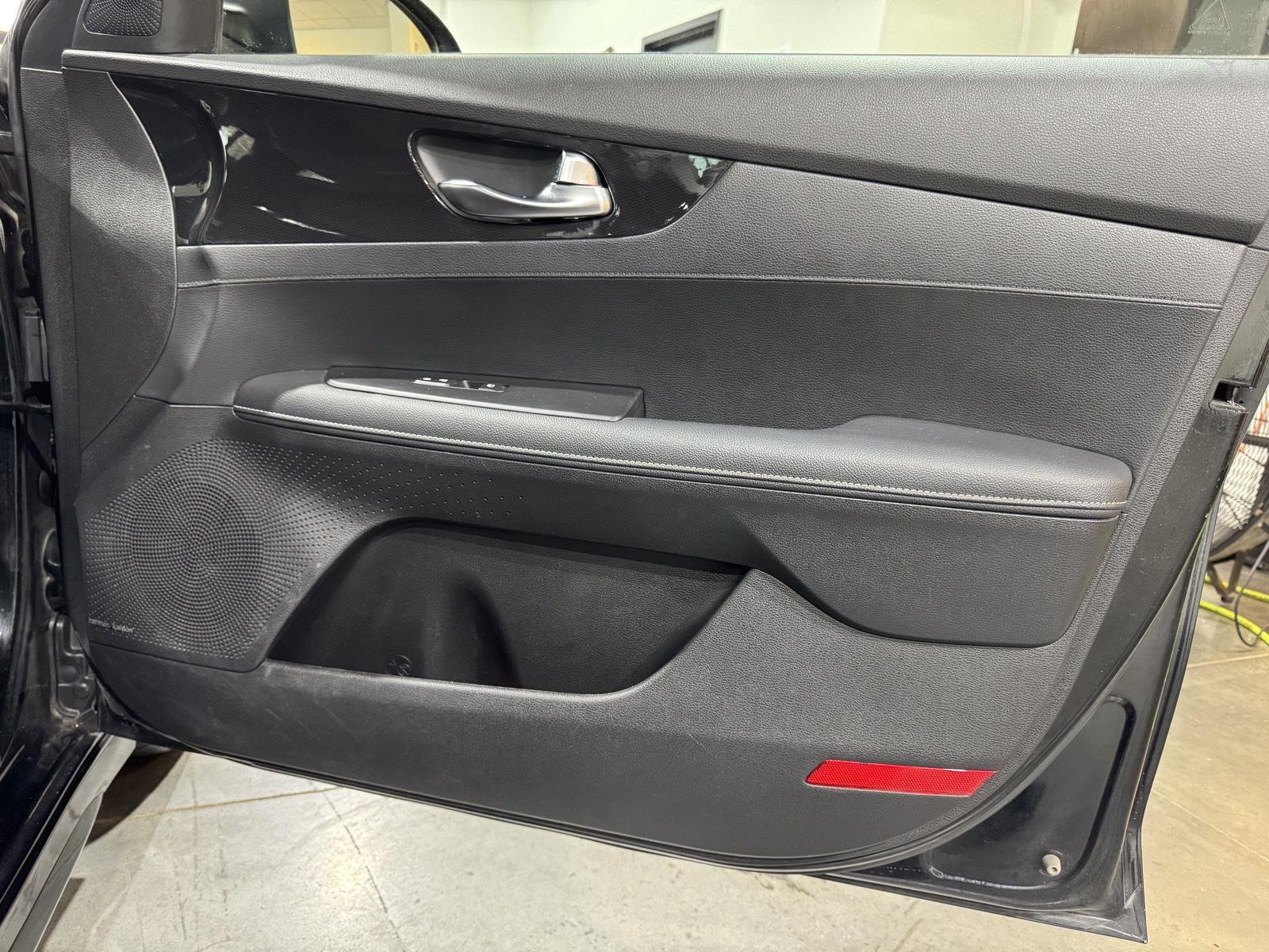 Vehicle photo 25