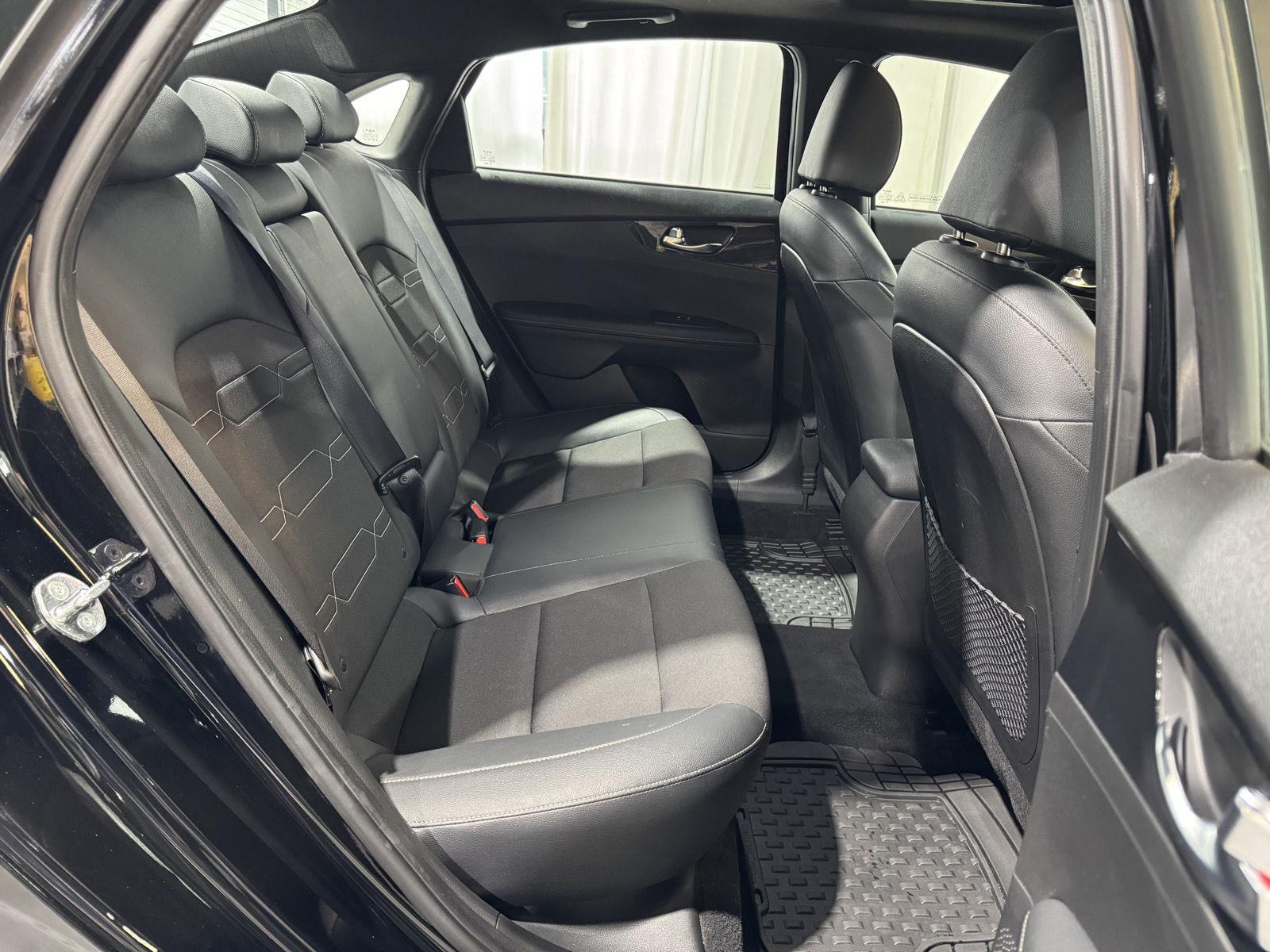 Vehicle photo 30