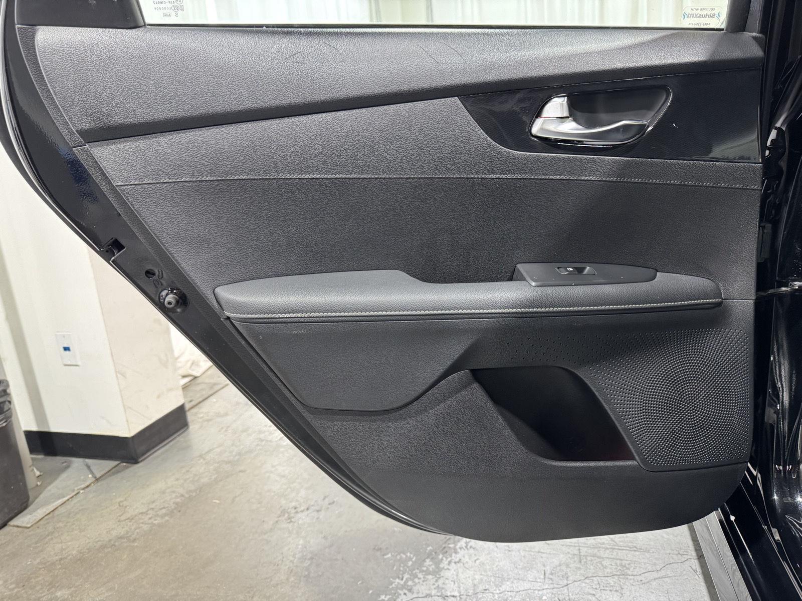 Vehicle photo 31