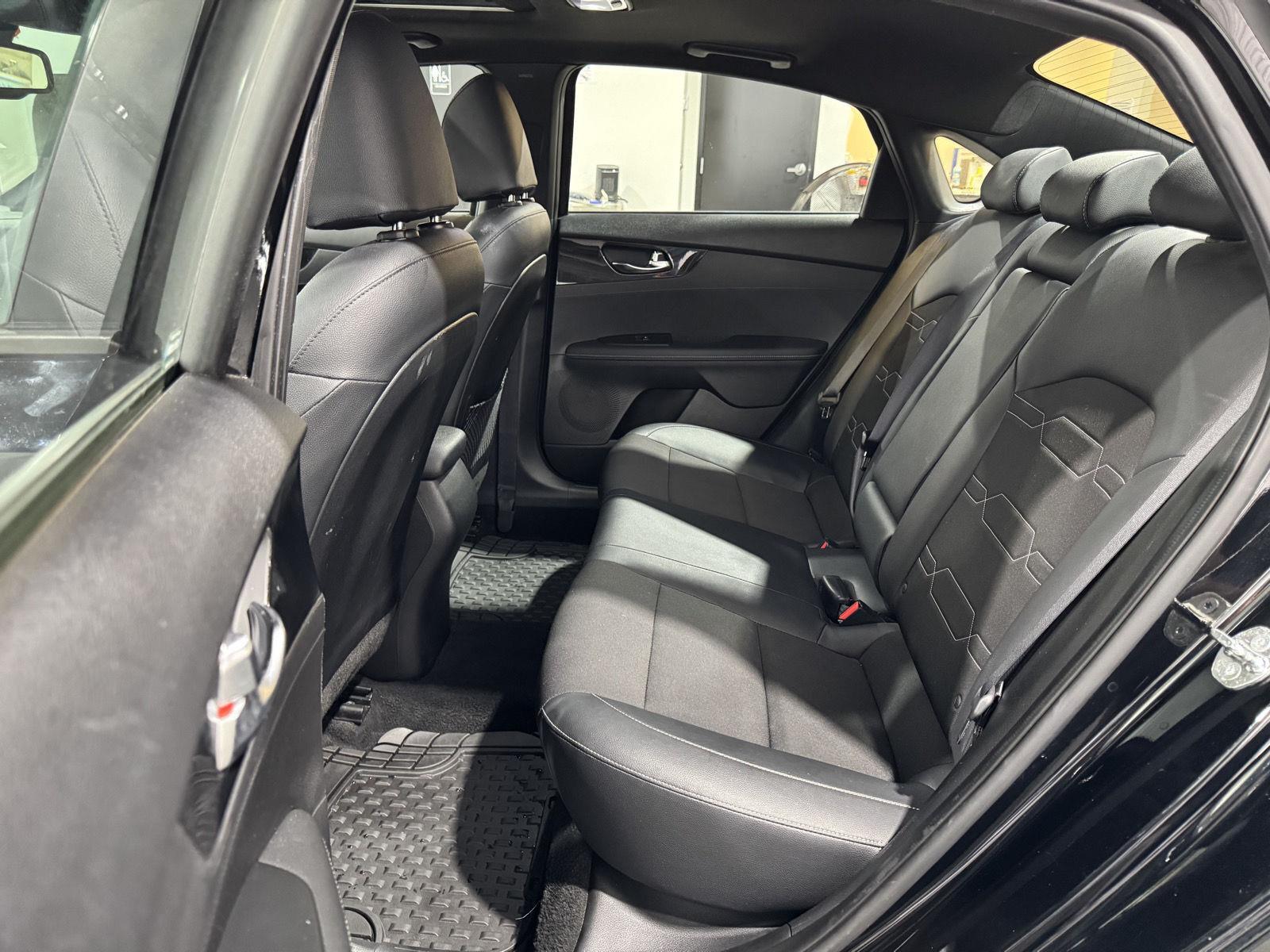 Vehicle photo 32