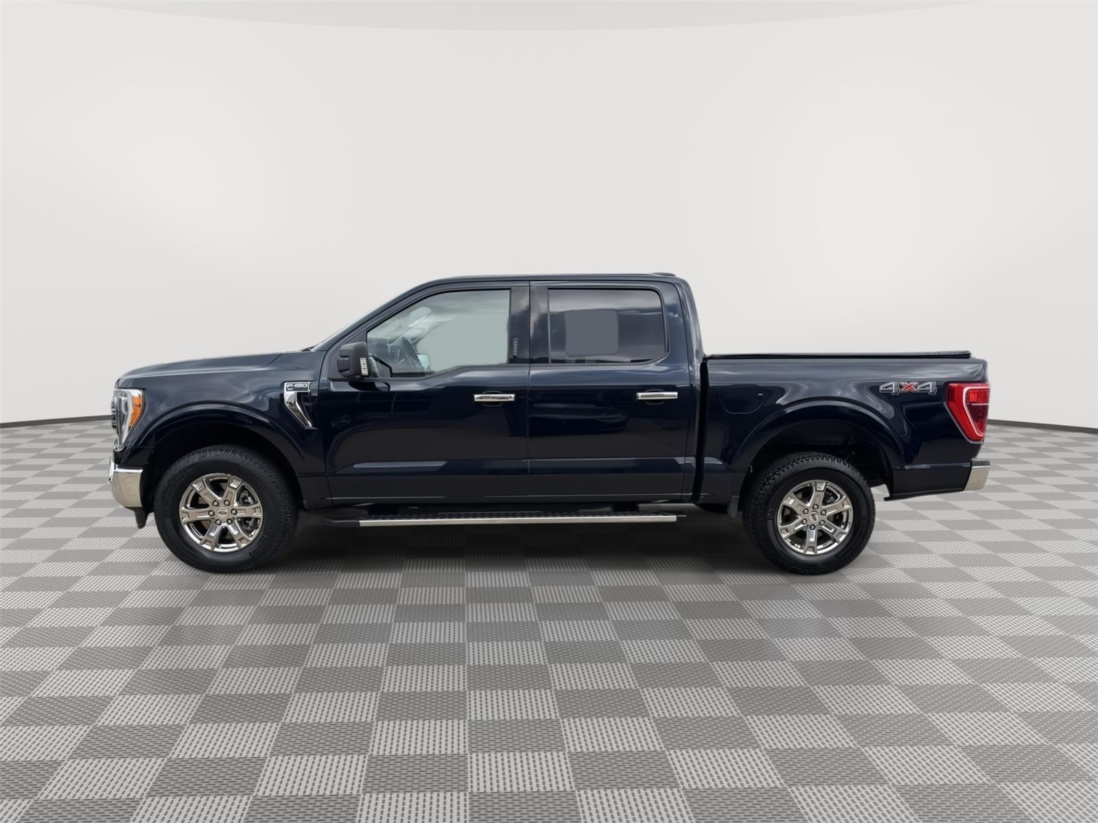 Vehicle photo 2