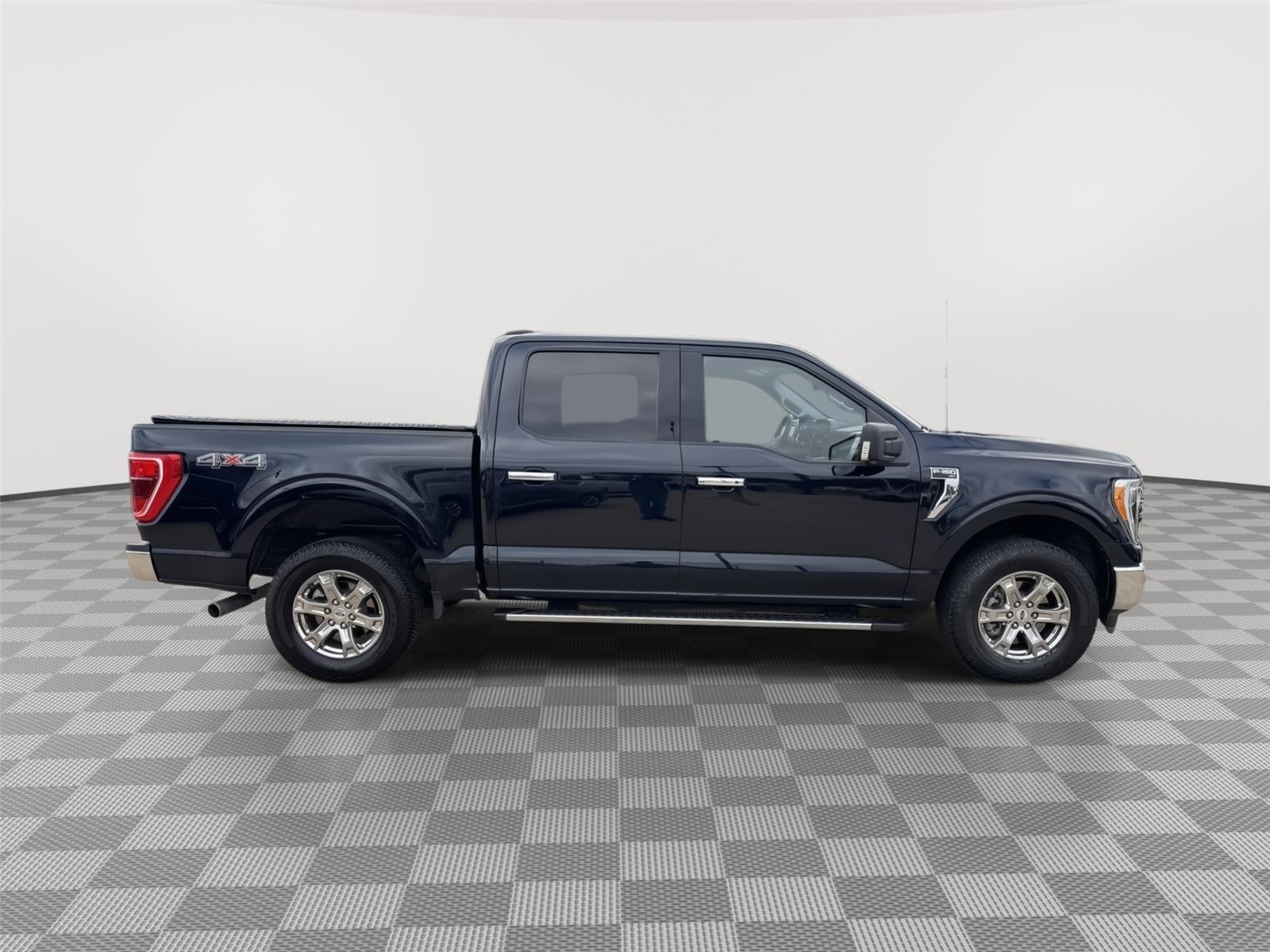 Vehicle photo 6