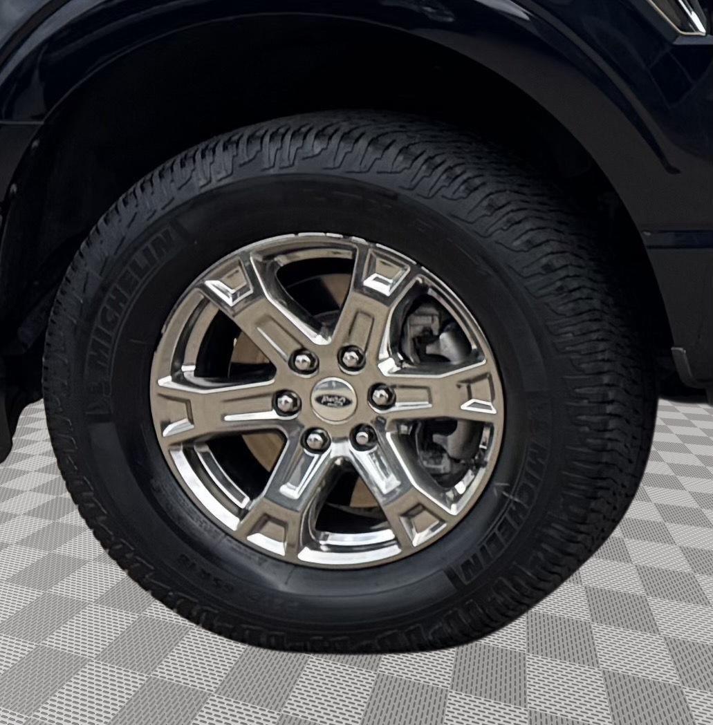 Vehicle photo 11